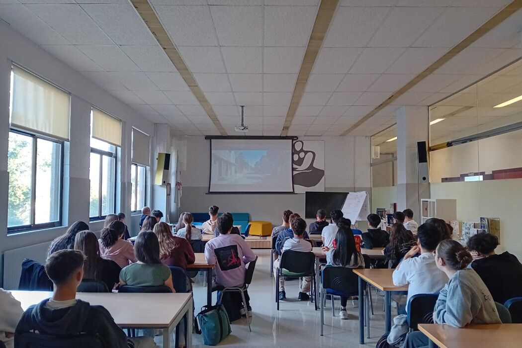 Juan Castillo comparte su experiencia en participación ciudadana con el alumnado del IES Luis Seoane