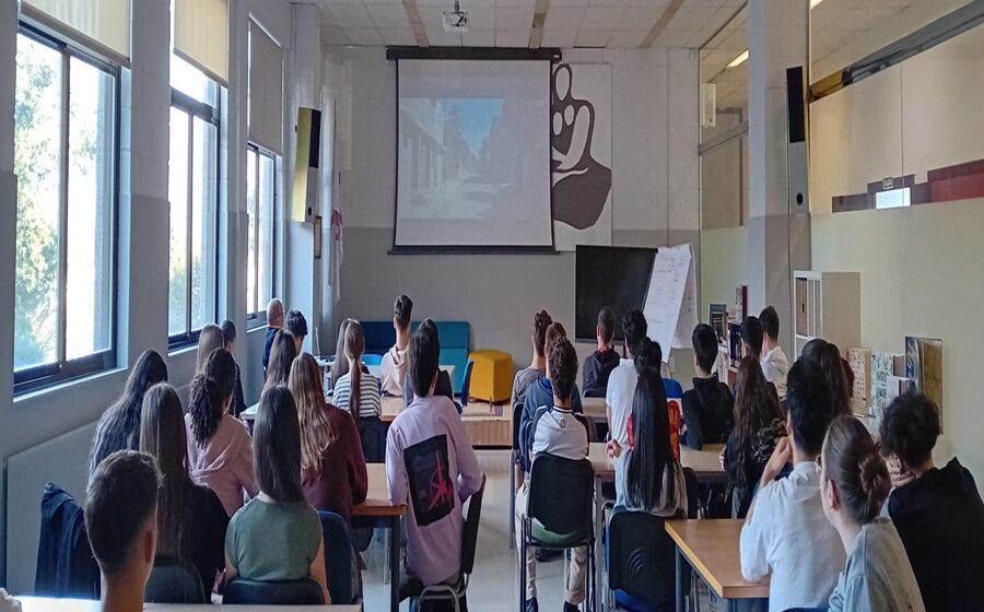 Juan Castillo comparte su experiencia en participación ciudadana con el alumnado del IES Luis Seoane
