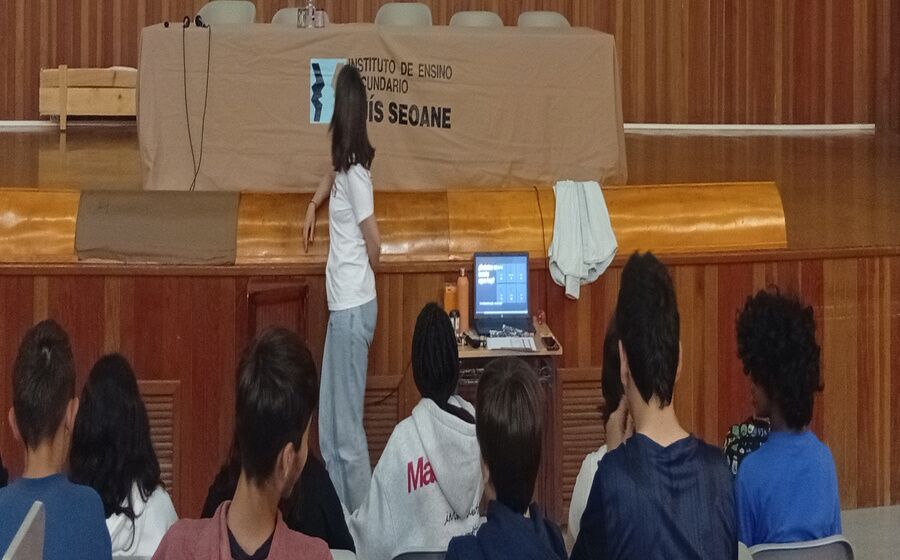 La Fundación BGI impulsa el debate sobre el derecho al agua en la IV Feira da Sustentabilidade del IES Luís Seoane
